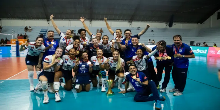 Minas bate Praia Clube e é campeão do Mineiro de Vôlei Feminino