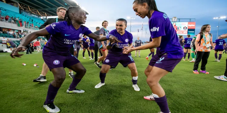Orlando Pride de Marta segue invicto e vai liderar os playoffs