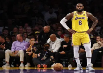 Charles Barkley quer que LeBron se aposente do basquete; Veja