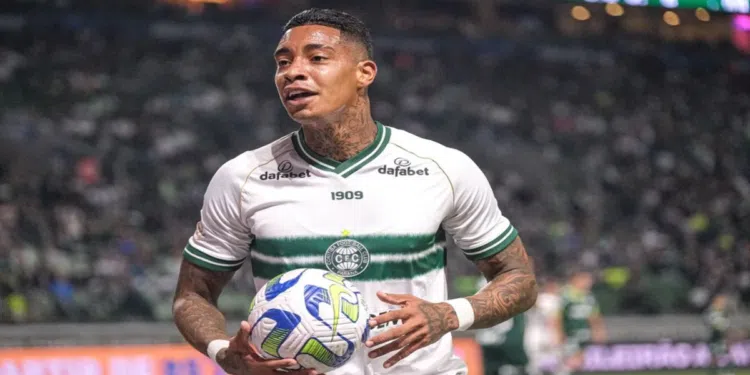 Coritiba conta com gol de Alef Manga no seu retorno ao clube; Veja