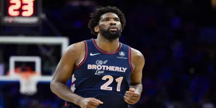 76ers faz reunião para cobrar Joel Embiid em baixa na temporada