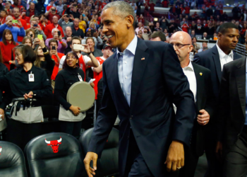 Barack Obama monta seu quinteto ideal da história da NBA; Veja