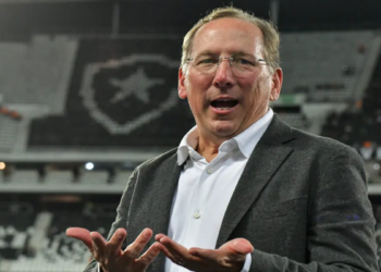 Botafogo vai repetir o feito de 2023? Textor responde jornalista