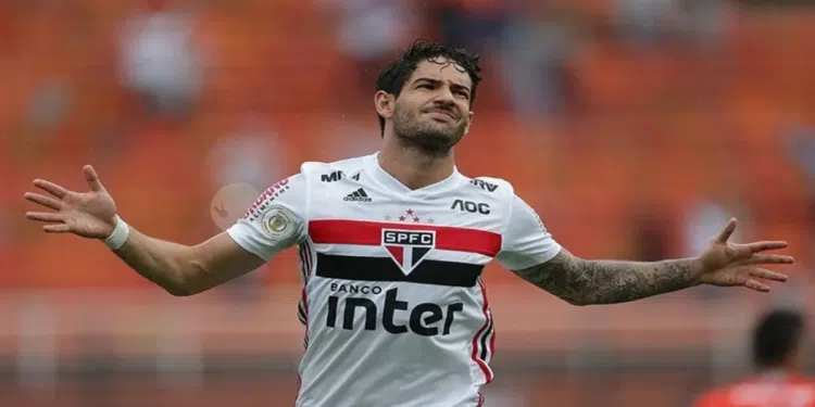 Ex-jogador afirma que Pato perdeu espaço por falta de empenho