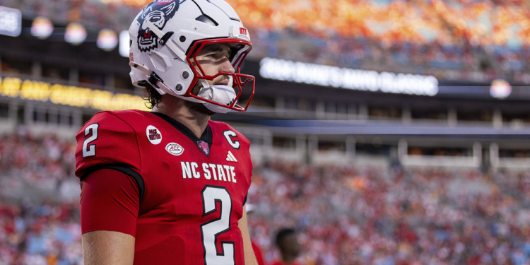 Quarterback de apenas 23 anos se aposentou por concussão; Veja