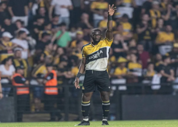 Criciúma faz o contrário do Athletico-PR e promove Fé na torcida