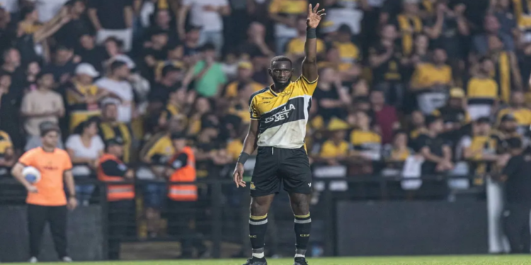 Criciúma faz o contrário do Athletico-PR e promove Fé na torcida