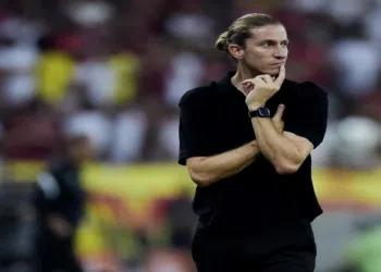 Filipe Luís diz que a final da Copa do Brasil está aberta: "50/50"