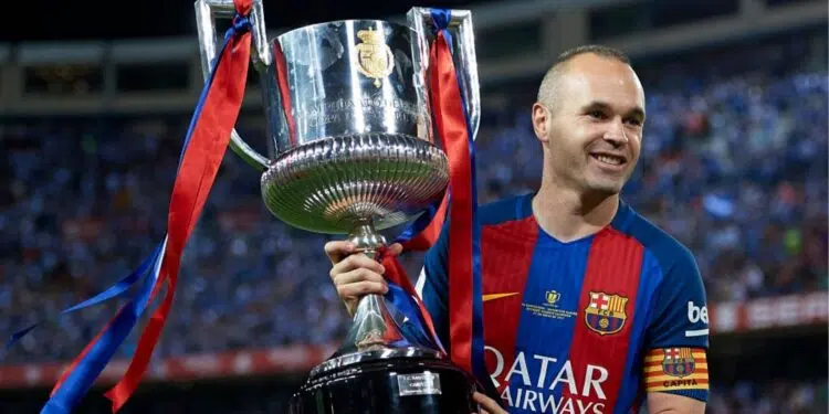 Iniesta, ídolo do Barcelona, indica aposentadoria do futebol