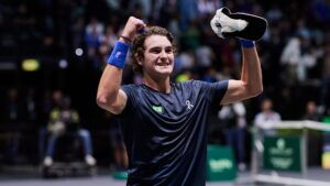 João Fonseca comemorando ponto na Copa Davis