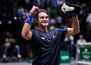 João Fonseca comemorando ponto na Copa Davis