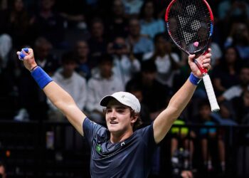 João Fonseca comemorando vitória na Copa Davis