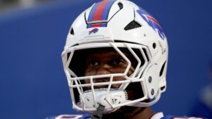 Jogador da NFL é suspenso por violência doméstica