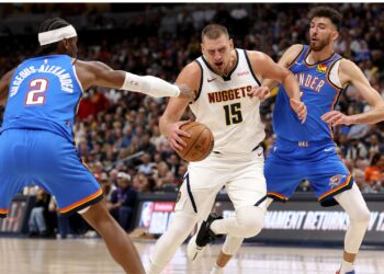 Jokic faz triplo-duplo, mas Nuggets perdem