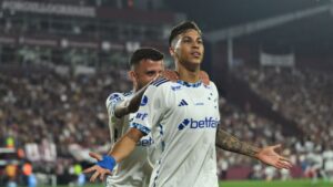 Kaio Jorge comemorando o gol do Cruzeiro na vitória diante do Lanús