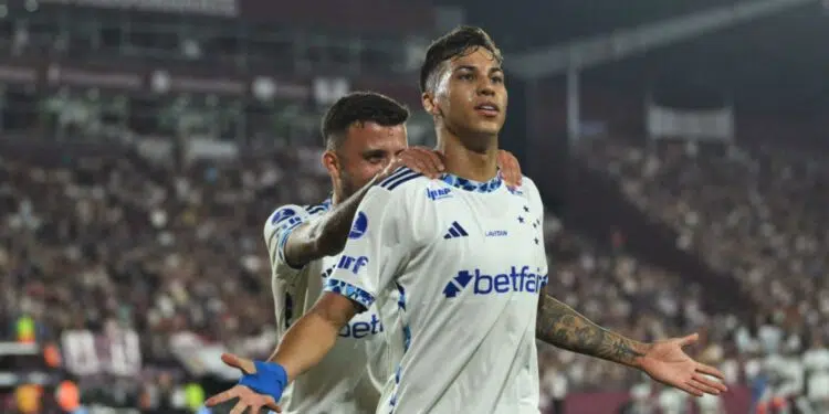 Kaio Jorge comemorando o gol do Cruzeiro na vitória diante do Lanús