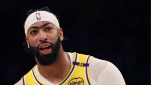 Anthony Davis em ação na partida dos Lakers na NBA