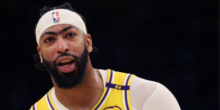Anthony Davis em ação na partida dos Lakers na NBA