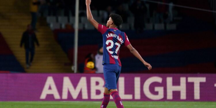 Lamine Yamal foi aplaudido em pleno Santiago Bernabéu