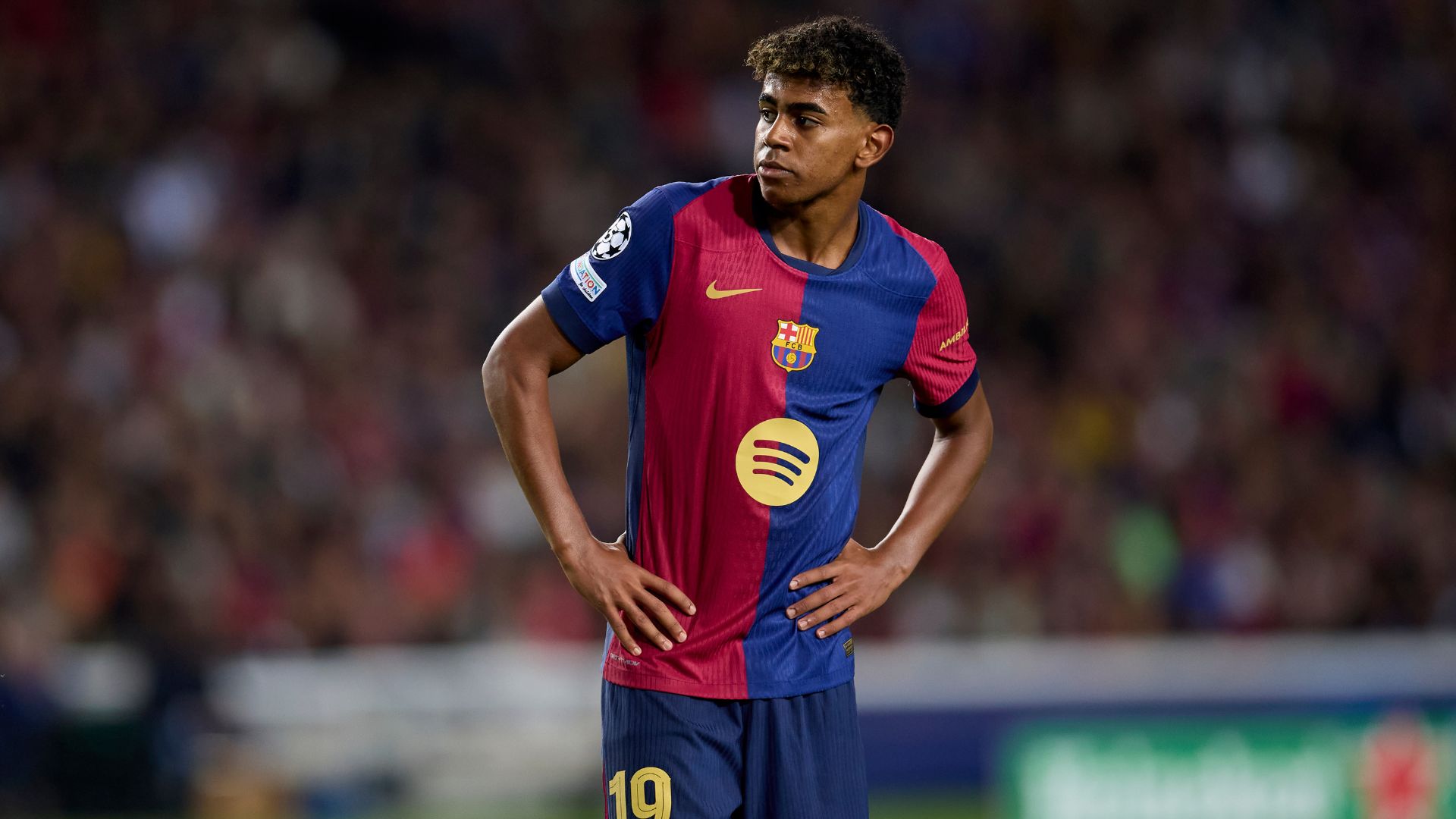 Lamine Yamal em a&ccedil;&atilde;o pelo Barcelona, na Champions League