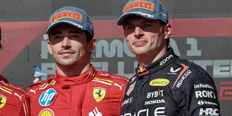 Charles Leclerc e Max Verstappen em pódio do GP dos Estados Unidos