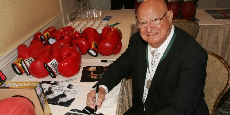 Angelo Dundee, treinador consagrado pelo trabalho com Muhammad Ali