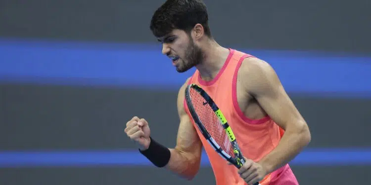 Alcaraz, Sinner e Djokovic vencem no Masters de Xangai