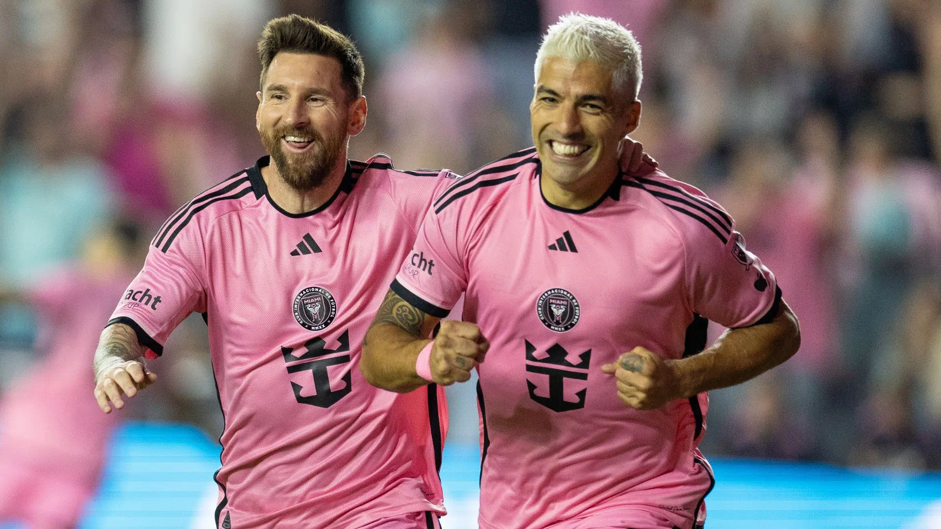Lionel Messi e Suárez comemorando gol do Inter Miami 