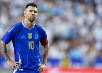 Lionel Messi em ação pela Argentina, em jogo contra Guatemala