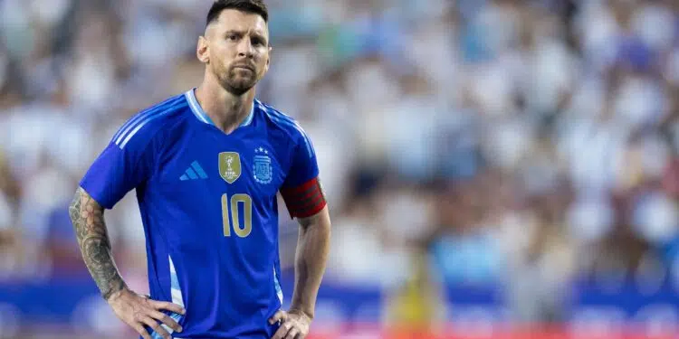 Lionel Messi em ação pela Argentina, em jogo contra Guatemala