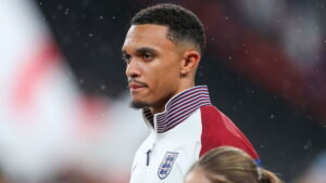 Alexander-Arnold é criticado por ídolos do Manchester United