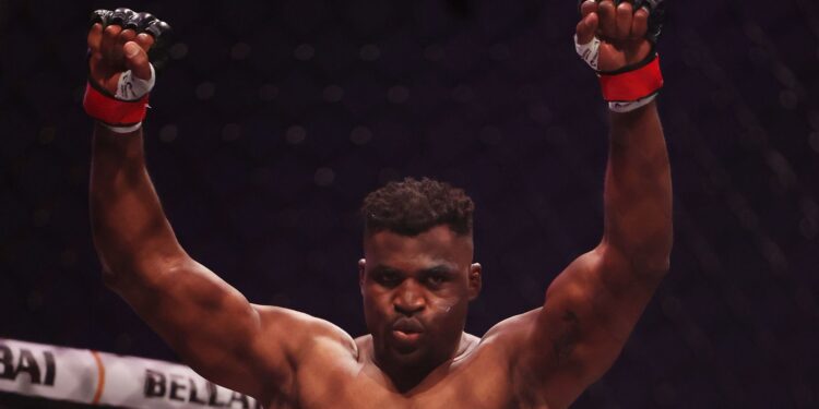 Ngannou comenta luto após vitória na PFL