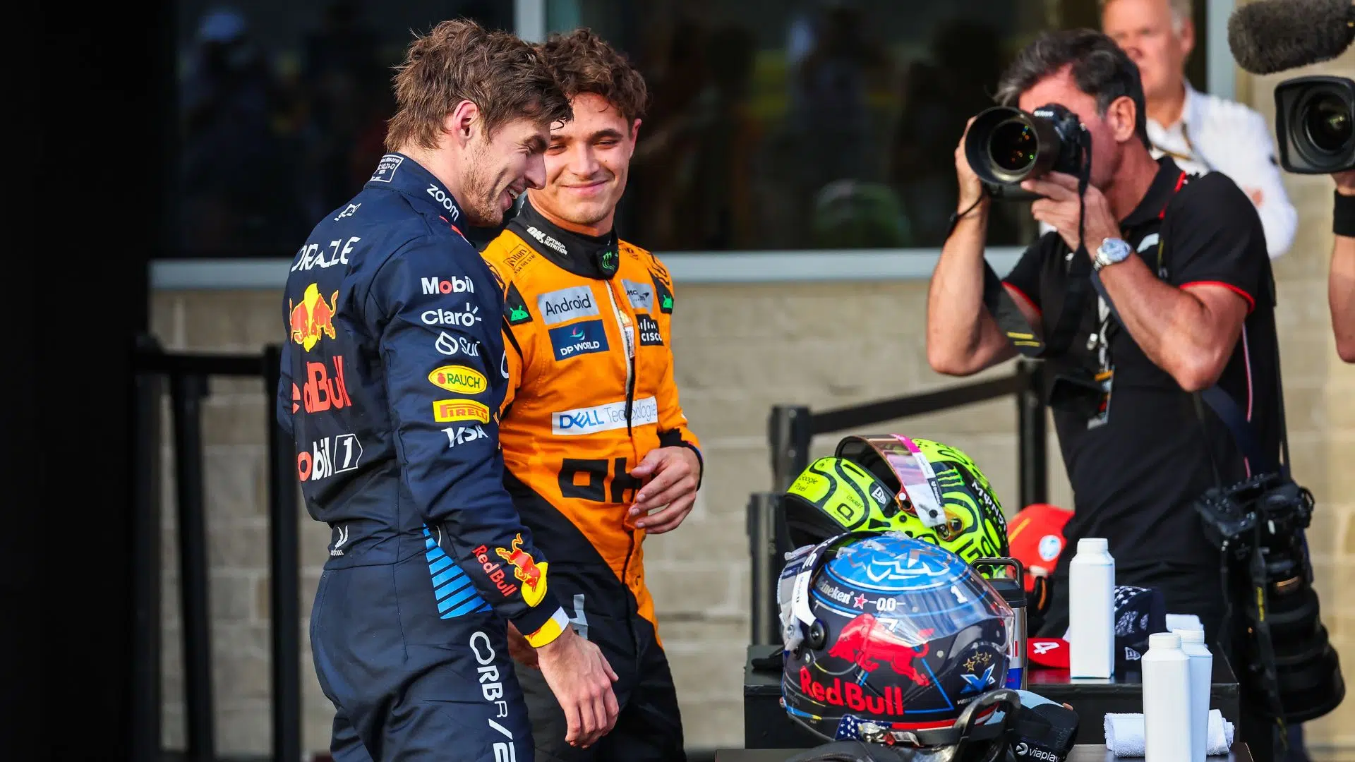 Lando Norris e Max Verstappen conversando após classificação do GP dos Estados Unidos 
