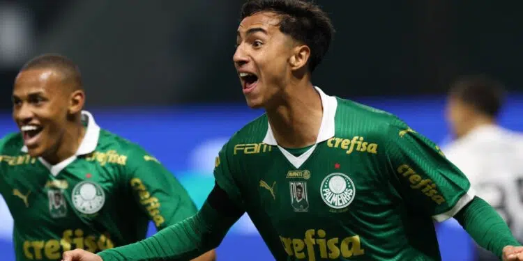 Palmeiras estabelece preço por Vitor Reis
