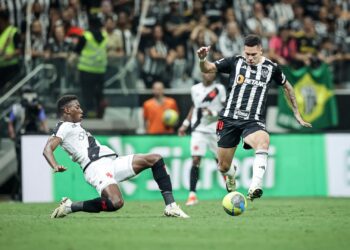 Paulinho revela problema ósseo após gol na Copa do Brasil