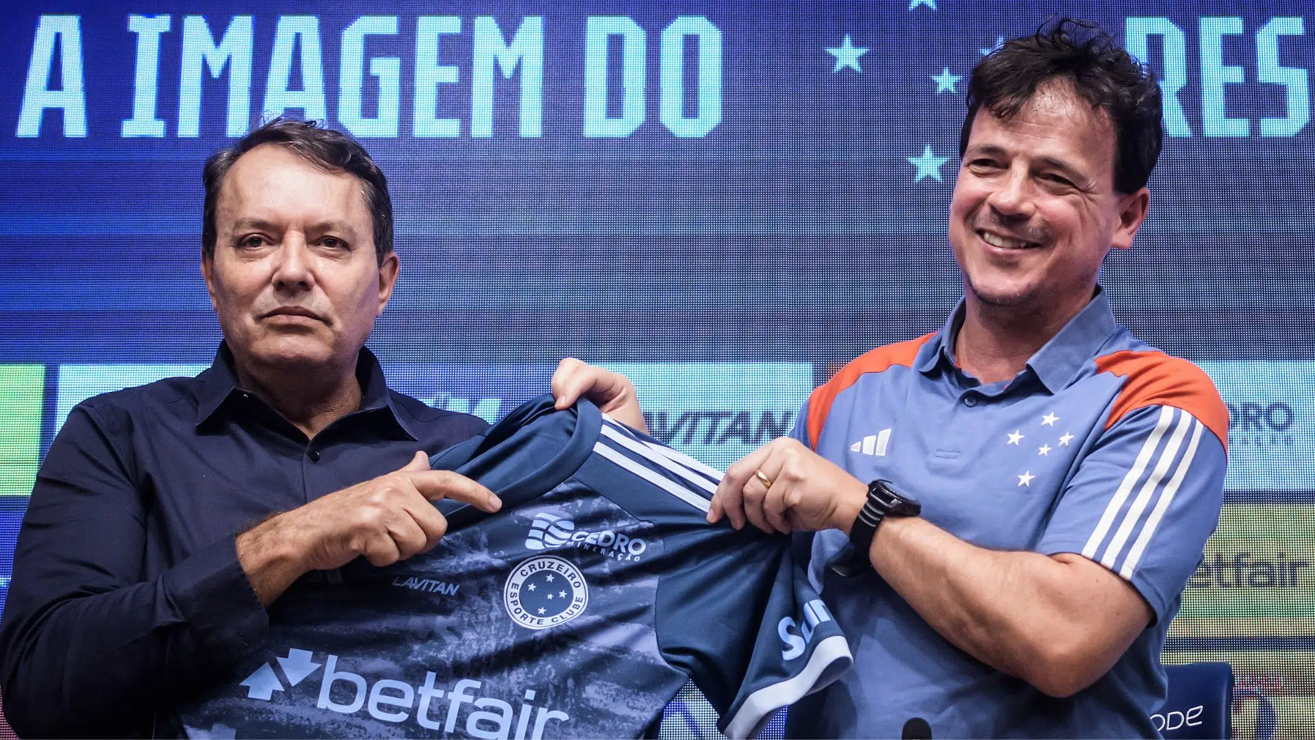 Pedro Lourenço e Fernando Diniz juntos, na apresentação no Cruzeiro