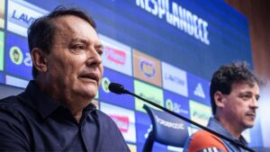 Pedro Lourenço durante a coletiva de apresentação de Fernando Diniz