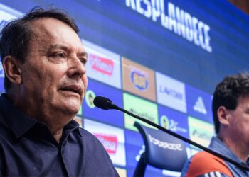 Pedro Lourenço durante a coletiva de apresentação de Fernando Diniz