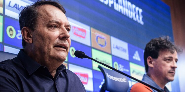Pedro Lourenço durante a coletiva de apresentação de Fernando Diniz