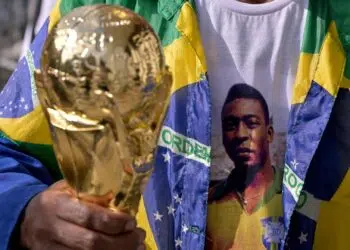 Pelé é homenageado em dia que faria aniversário