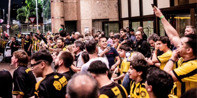 Peñarol chega ao Rio de Janeiro para Libertadores