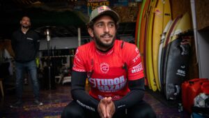 Lucas Chumbo conquista prêmio de maior onda do ano