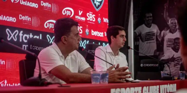 Presidente do Vitória critica Corinthians