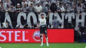 Yuri Alberto comemora gol em Racing x Corinthians