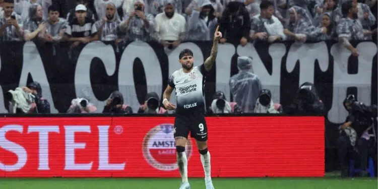 Yuri Alberto comemora gol em Racing x Corinthians