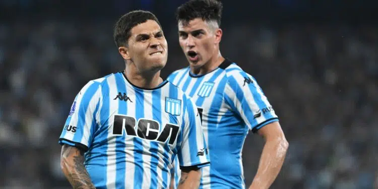 Juan Quintero comemorando um dos gols do Racing contra o Corinthians
