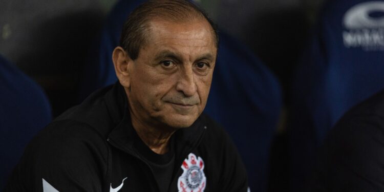 Ramón Díaz barra jovens do Corinthians