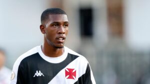 Rayan, do Vasco, em ação contra o Criciúma