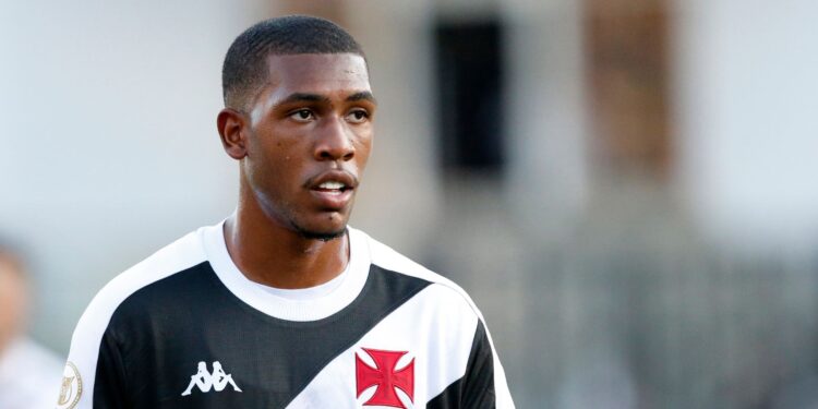 Rayan, do Vasco, em ação contra o Criciúma