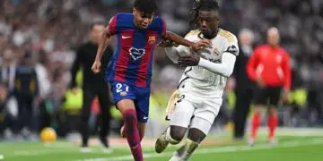 Lamine Yamal e Eduardo Camavinga disputando bola no último El Clásico